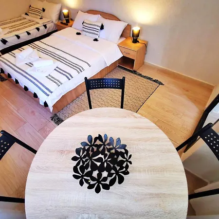 Del Sol Apartment *