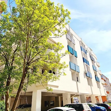 Del Sol Apartment *
